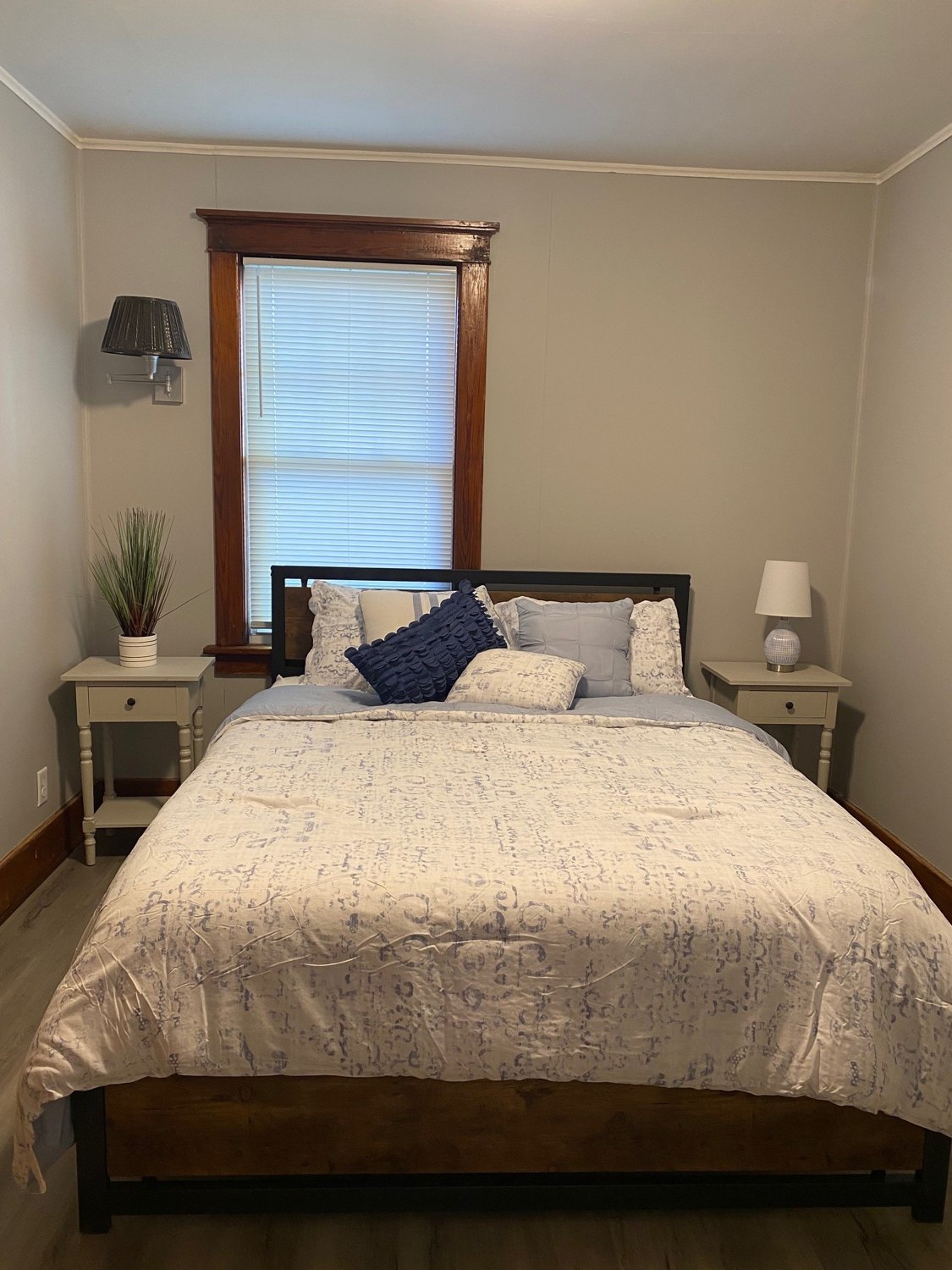 2815 Dubuque second bedroom after