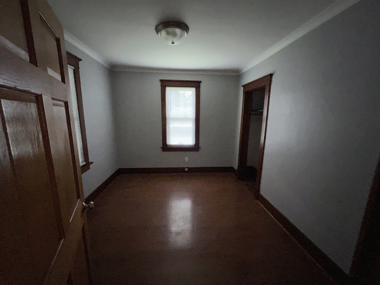 2815 Dubuque bedroom before