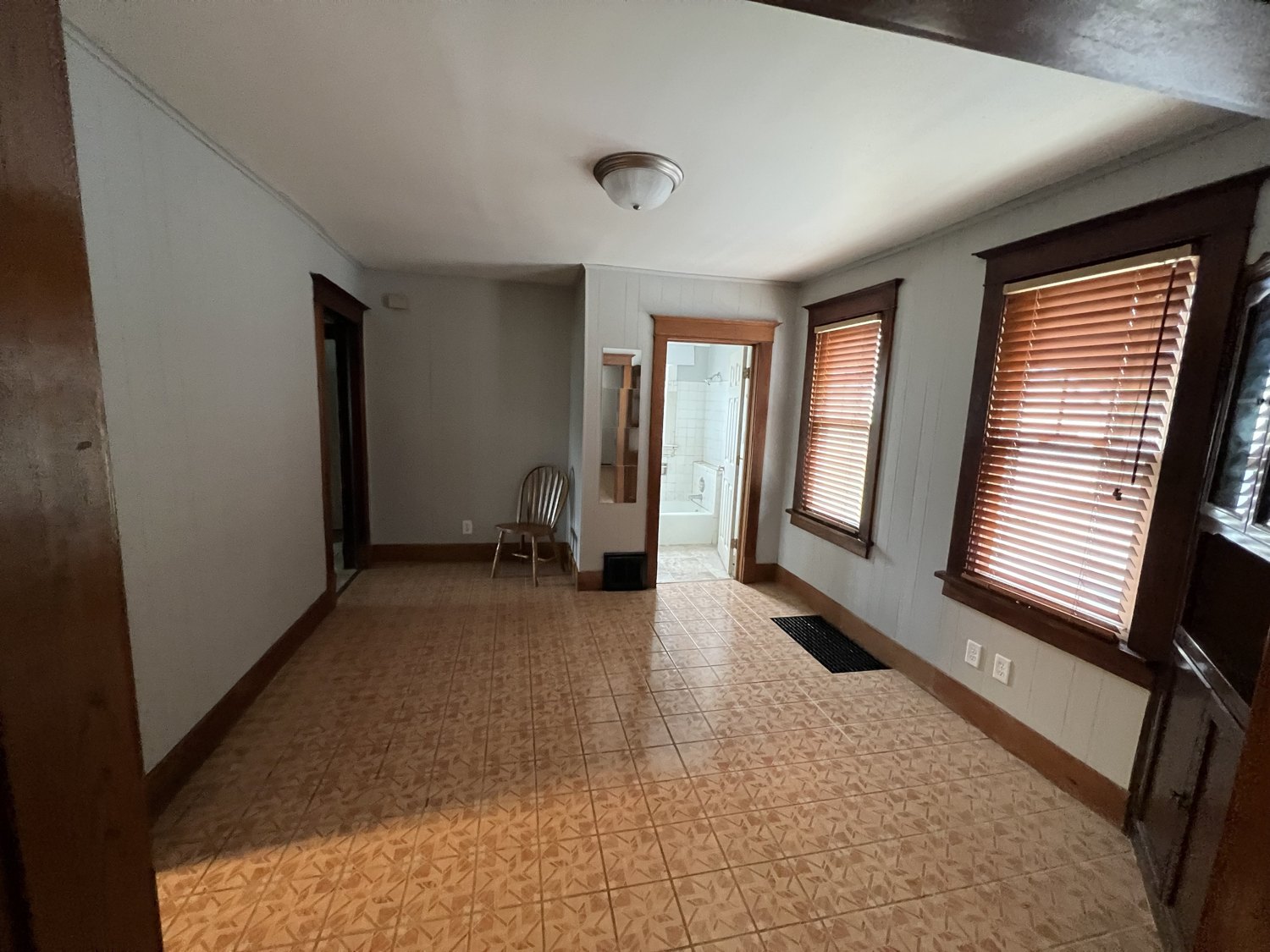 2815 Dubuque dining room before