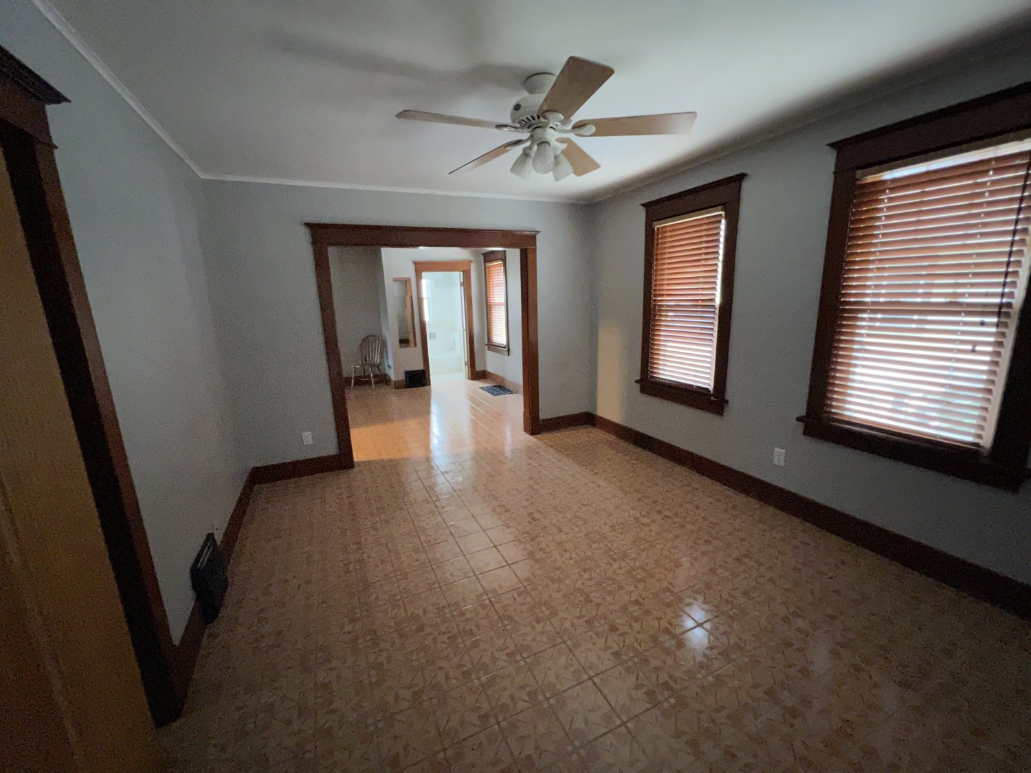 2815 Dubuque living room before