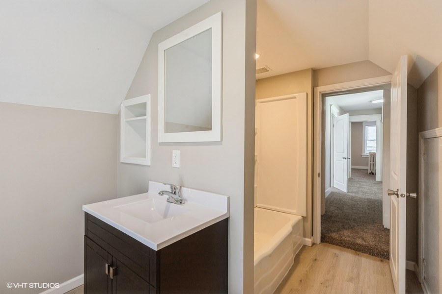 2627 Fair Avenue bathroom after