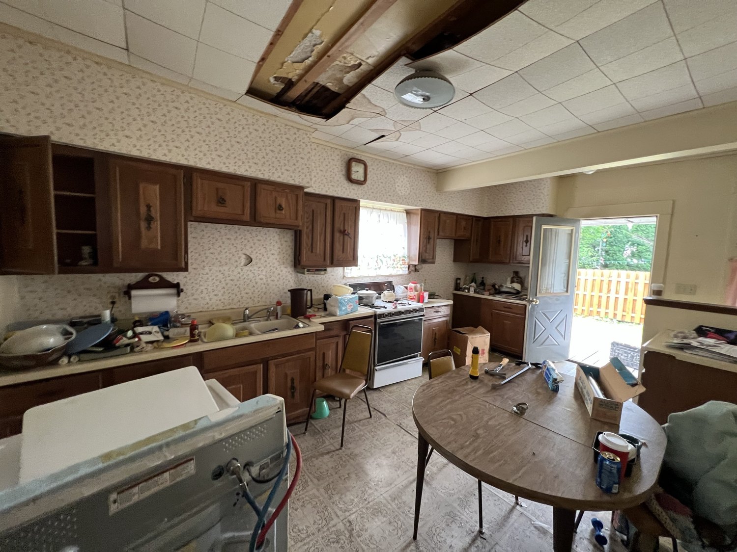 2627 Fair Avenue kitchen before